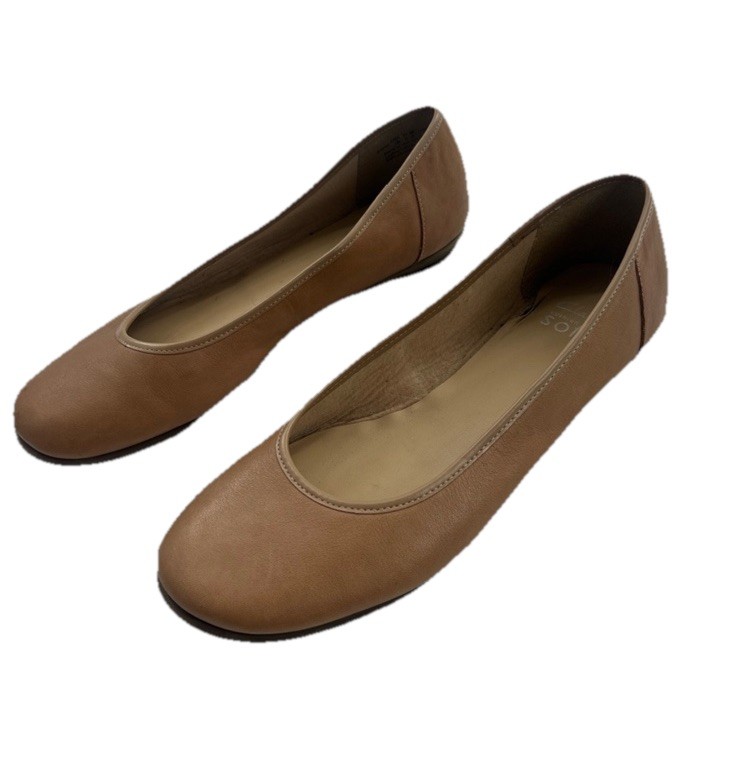 Clark’s cushion soft beige size 9 tan ballet flats