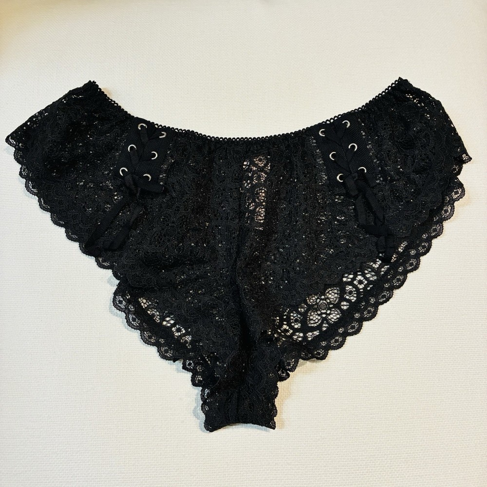 *NWT* Victoria’s Secret L 🖤 Black Lace-Up Cheeky Panty