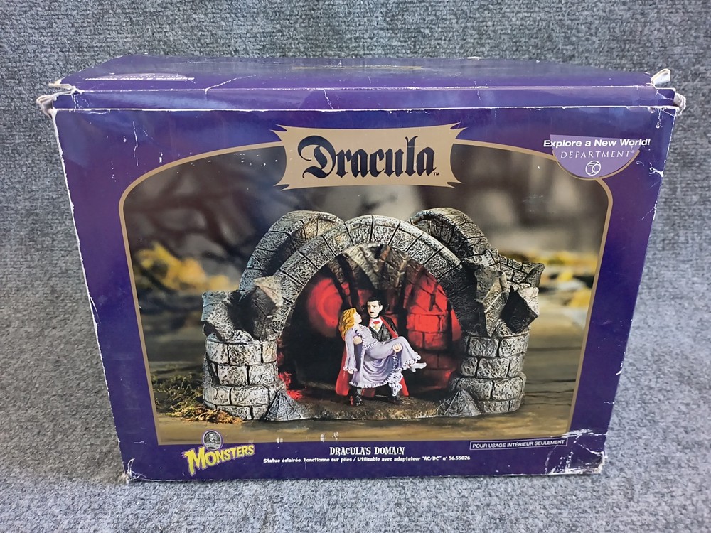 Dracula  (Draculas Domain) Dept. 56 Universal Monsters Statue #56.59346