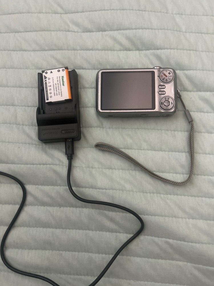 Fujifilm JX250 Digital Camera with HD Video and 14MP Resolution
