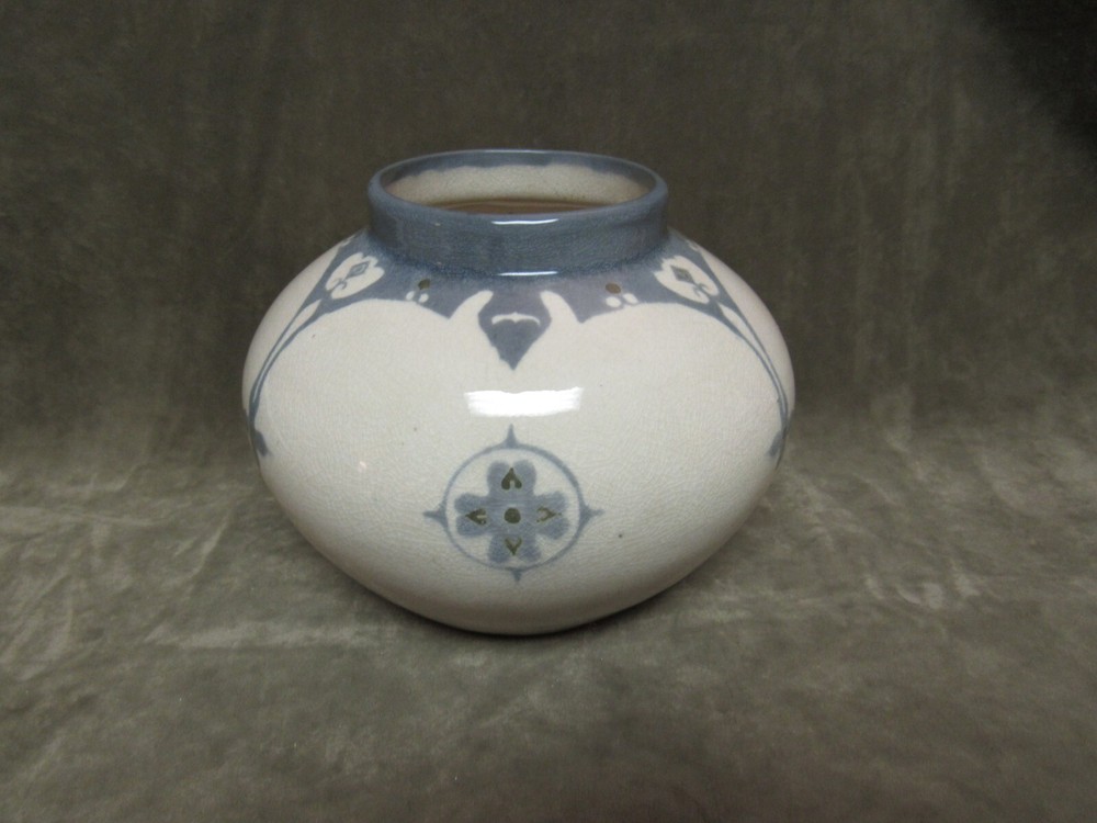 1900's Arts Crafts AETCo American Encaustic Tile Co Art Pottery Vase RARE item