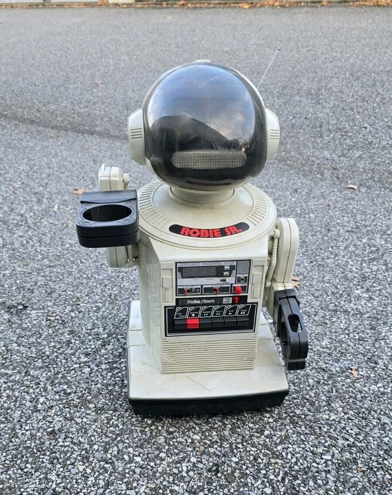 Radio Shack Robie Sr Robot - No Remote . For Parts.