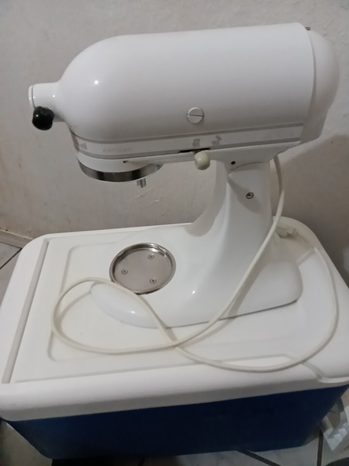 KitchenAid Artisan Series Stand Mixer - Milkshake