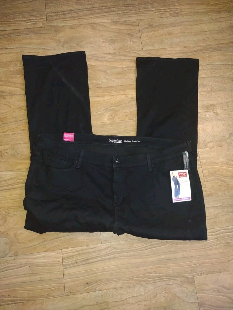 Levi Strauss Signature  Women's Size 28M Modern Boot cut Denim Jeans NWT