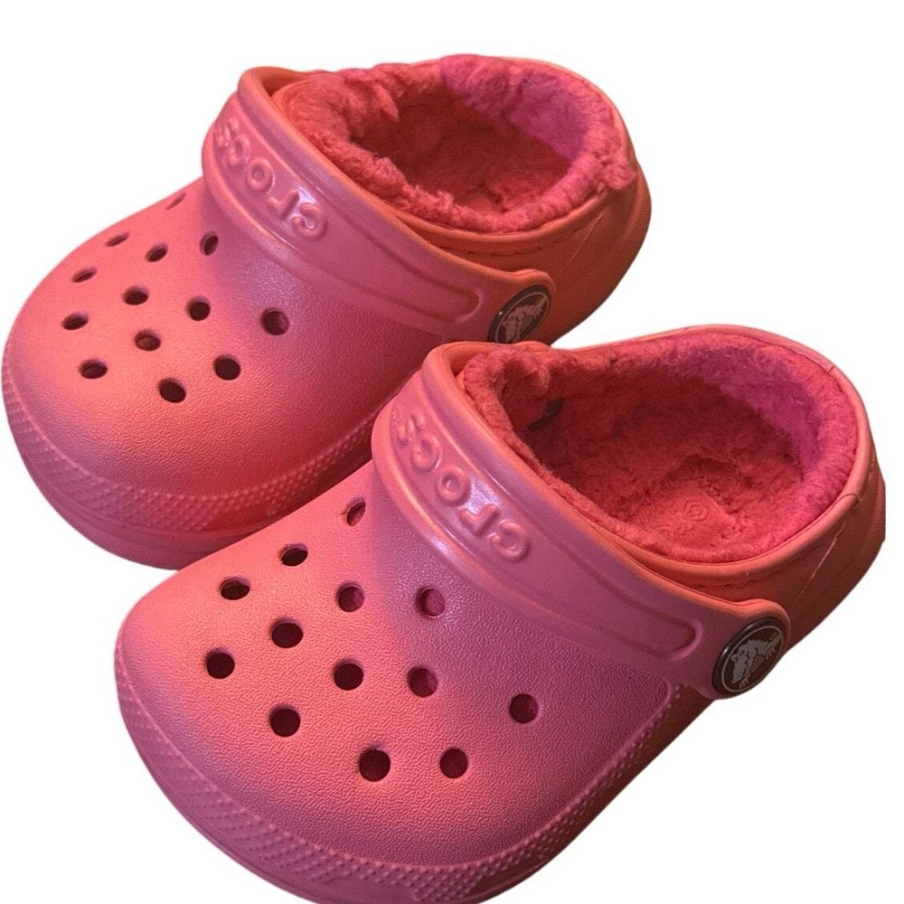 Kids’ 5C Classic Fuzz Lined Pink Crocs Clog adjustable heel strap - EUC