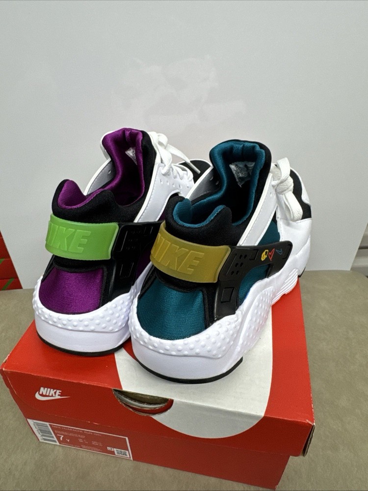 RARE Nike Air Huarache Peace Love Swoosh DM8156-100 7Y / 8.5W