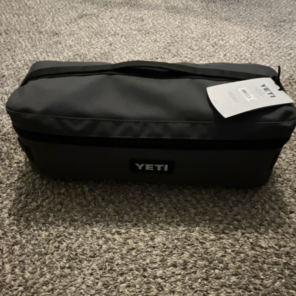 Yeti Large Coral Lowlands Blanket with Yeti Stuff Sack