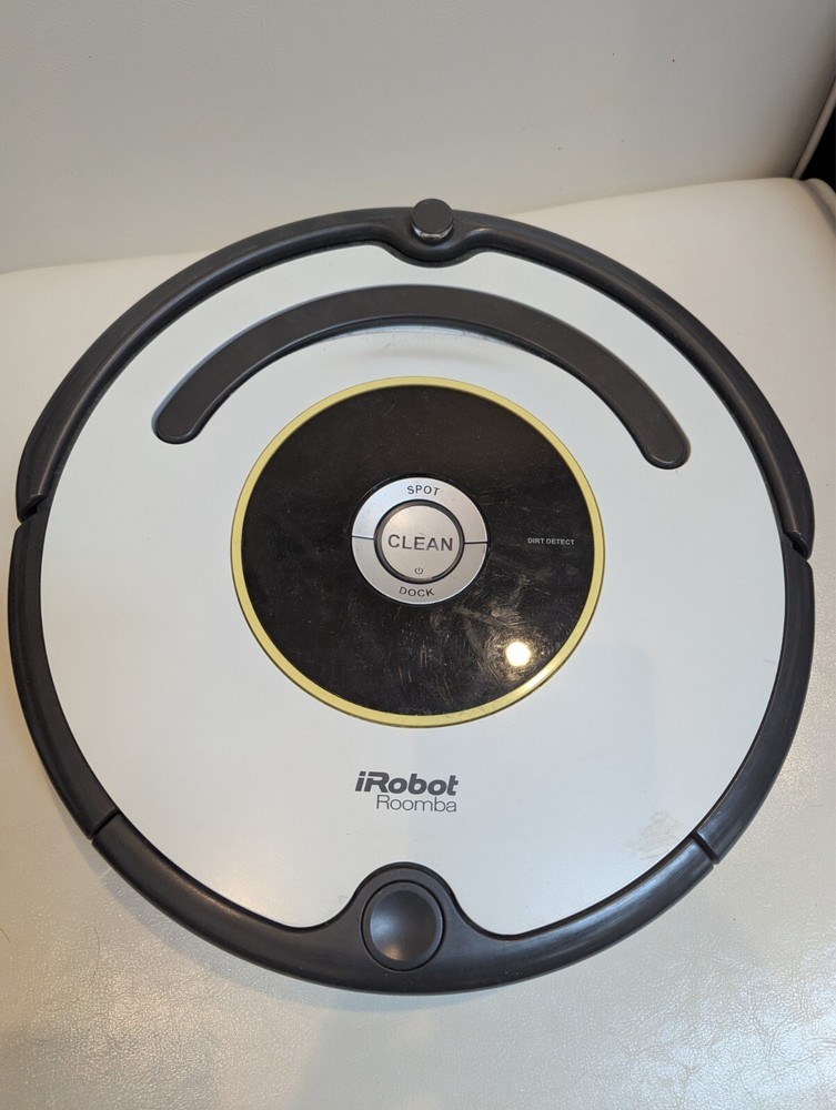 iRobot Roomba 620 Robot Vacuum Ships Without Battery