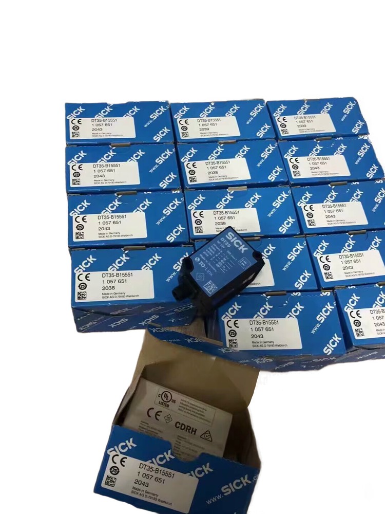 1pcs SICK DT35-B15551 1057651 Laser Distance Sensor
