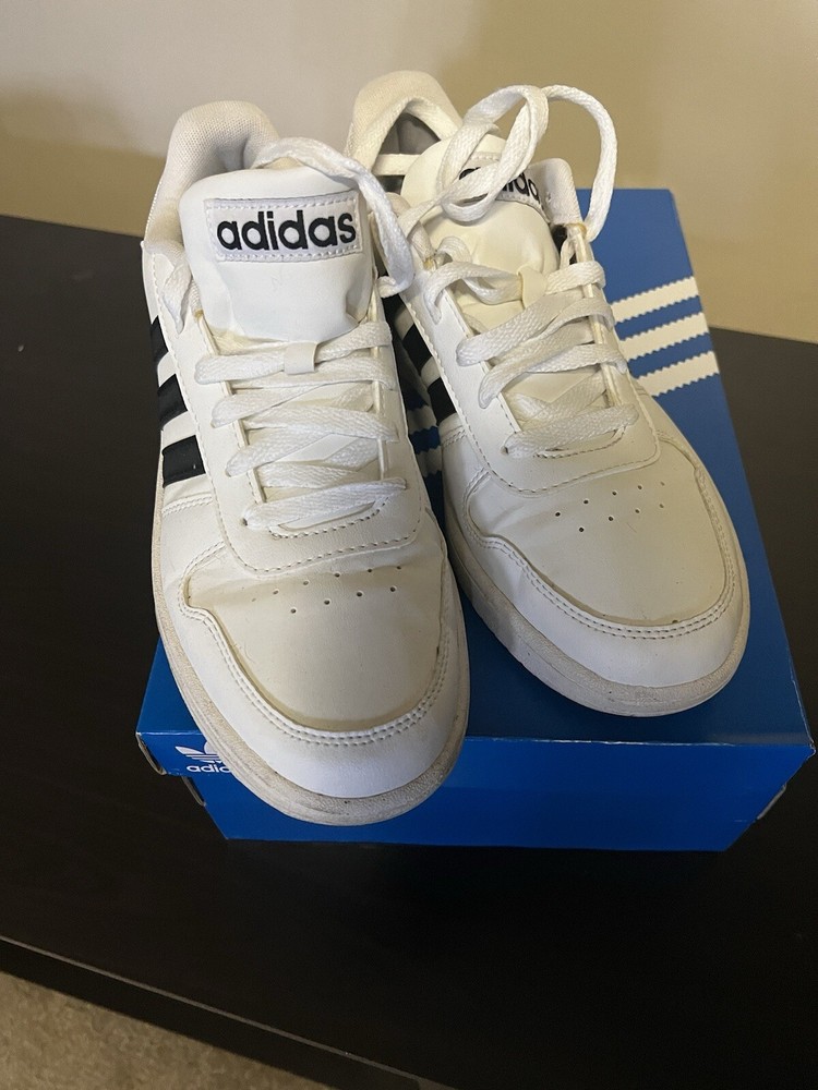 Adidas Women’s Size 8 1/2 classic White Sneakers With Box