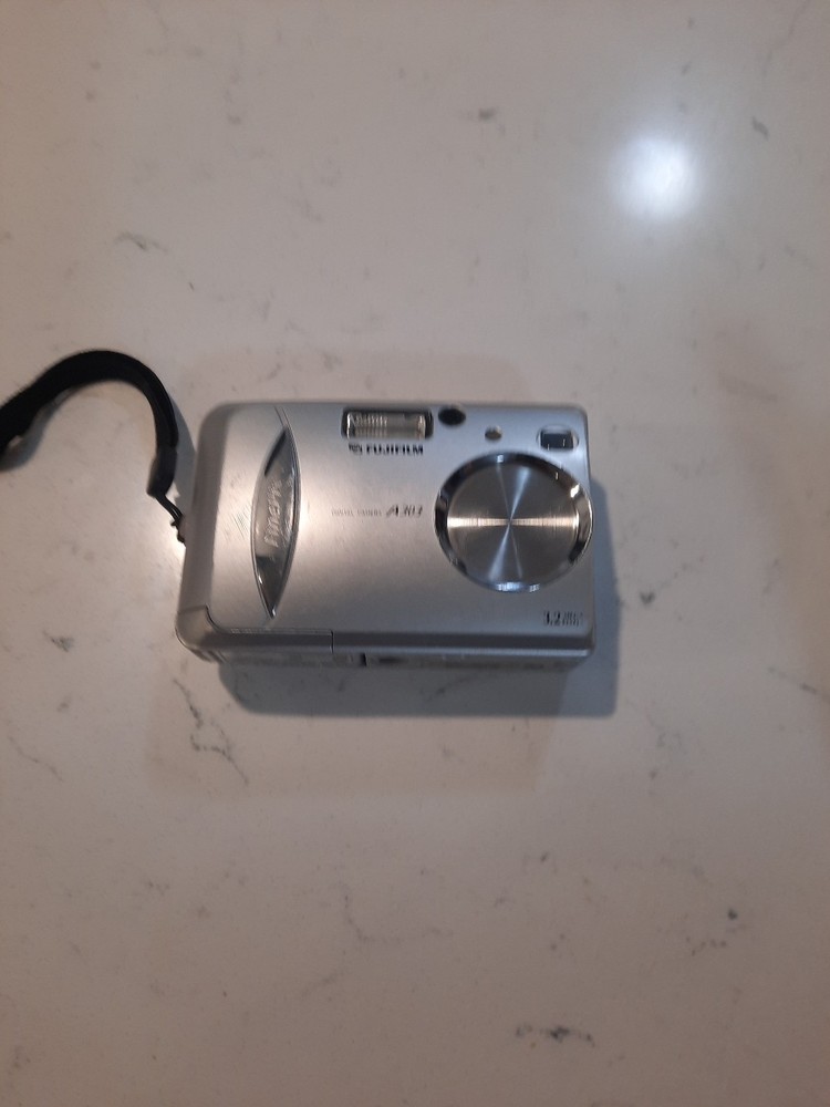 Fujifilm FinePix A303 3.2MP Silver Digital Camera