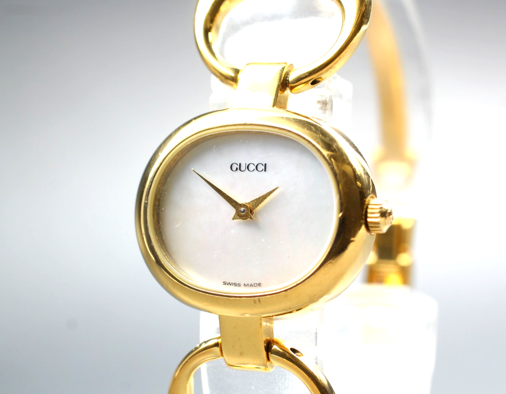 [Near MINT] Vintage Gucci 1600 Gold 26mm White Dial Quartz Women's Watch JAPAN