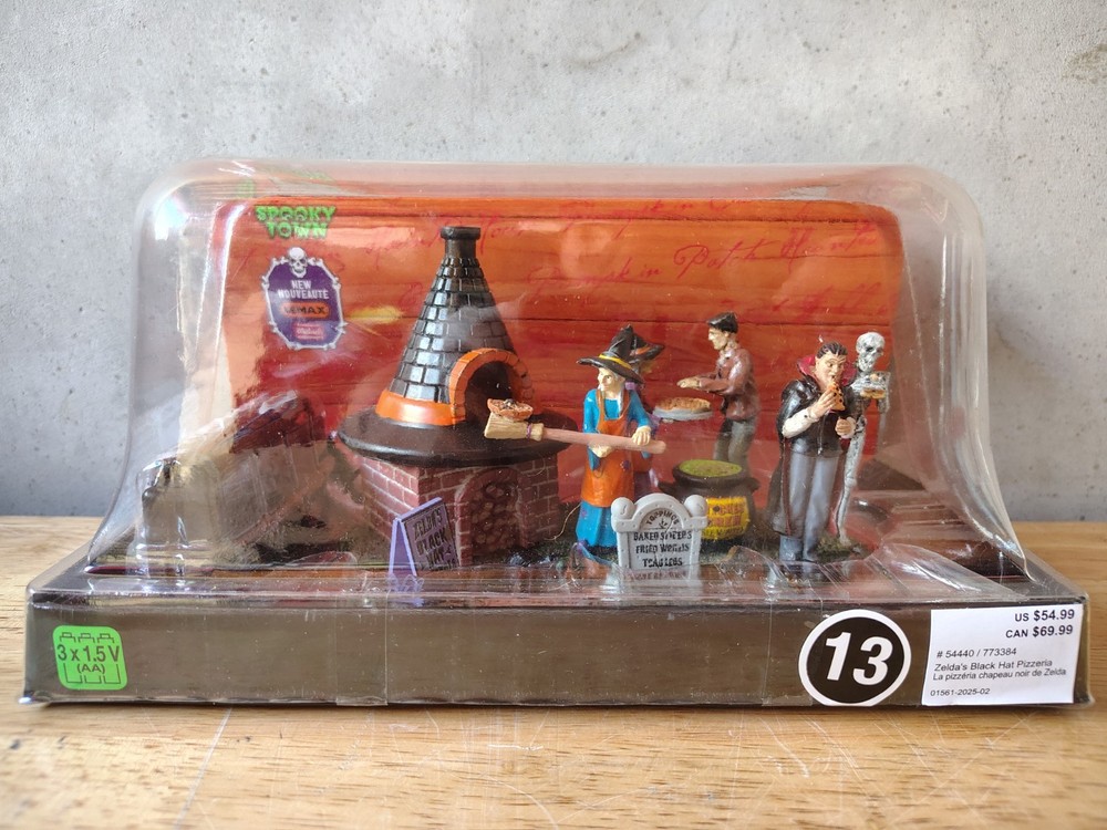 Lemax Zelda Black Hat Pizzeria Witches Pizza Oven with Magic Spells 54440 NRFB