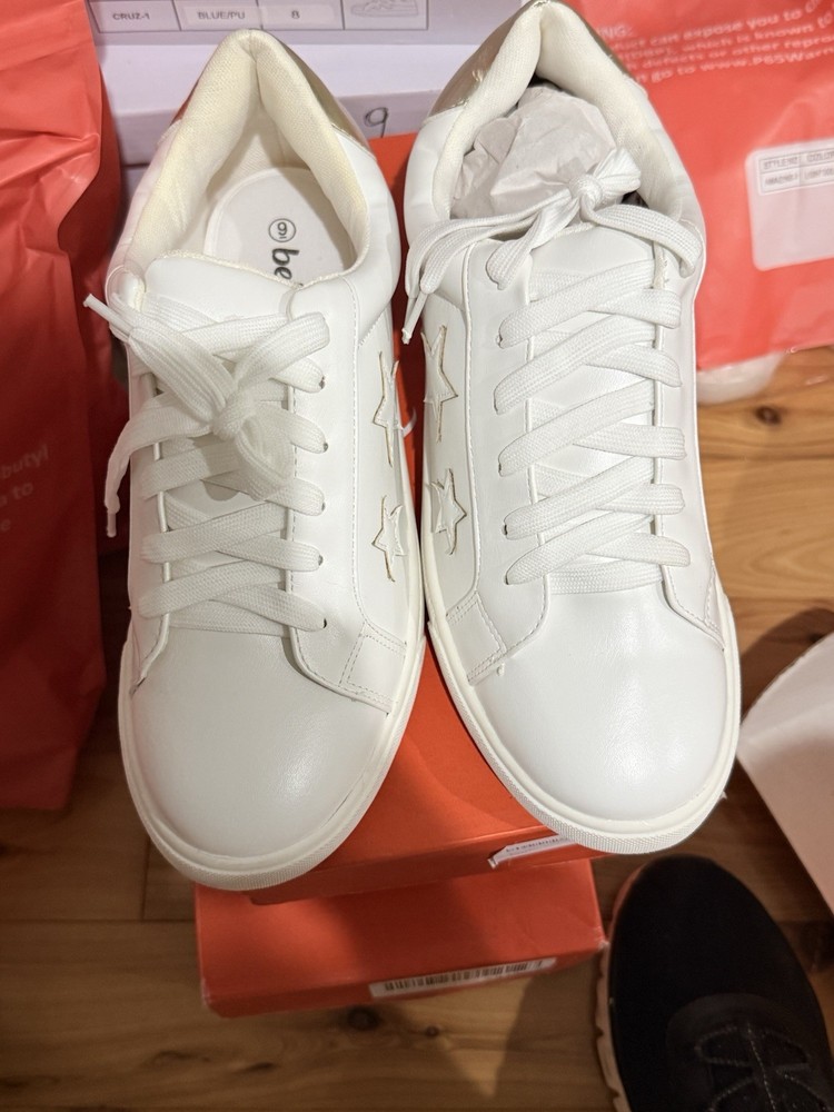 Be Lovely, White Leather Women's Tennis Shoe Size 9, New In Bag