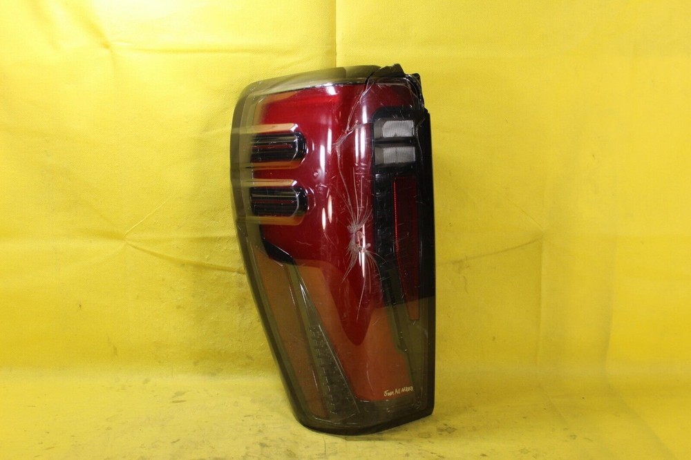 🐴  GMC OEM 2024 24 Sierra Left L LH Driver Tail Lamp Light - PARTS ONLY