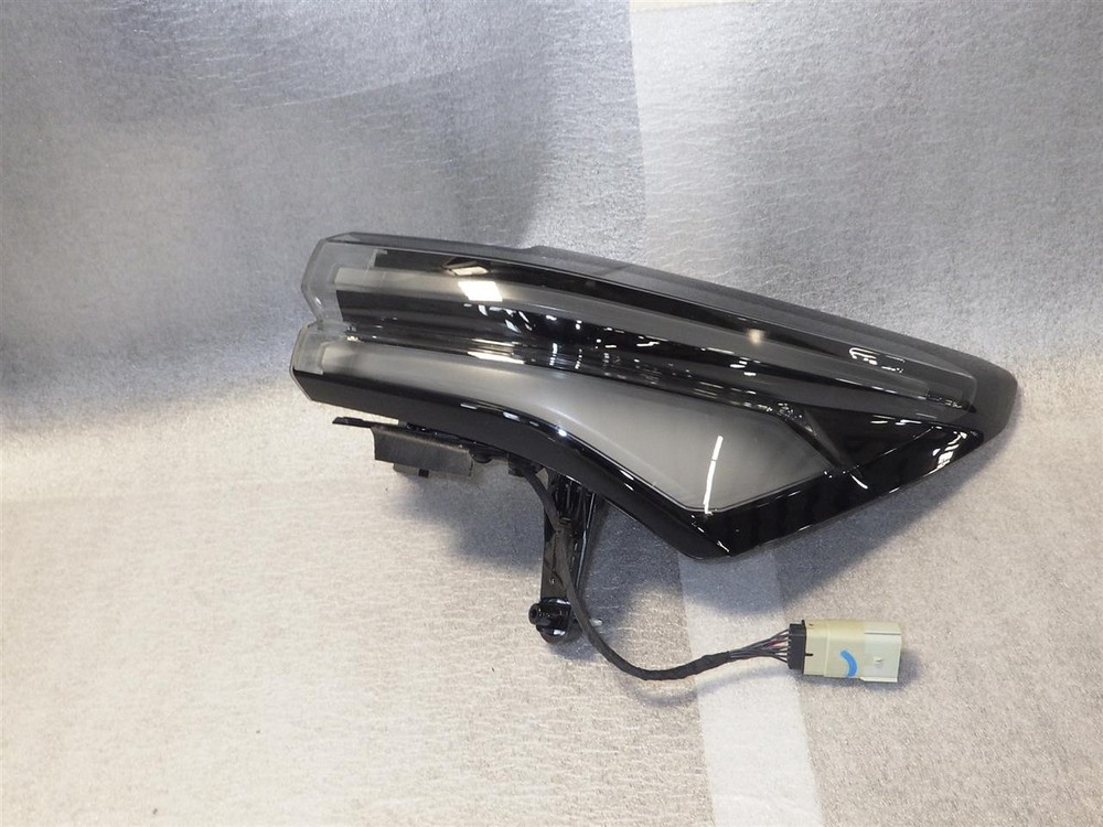 Chevrolet EQUINOX EV 2025 Right Tail Light 8206265