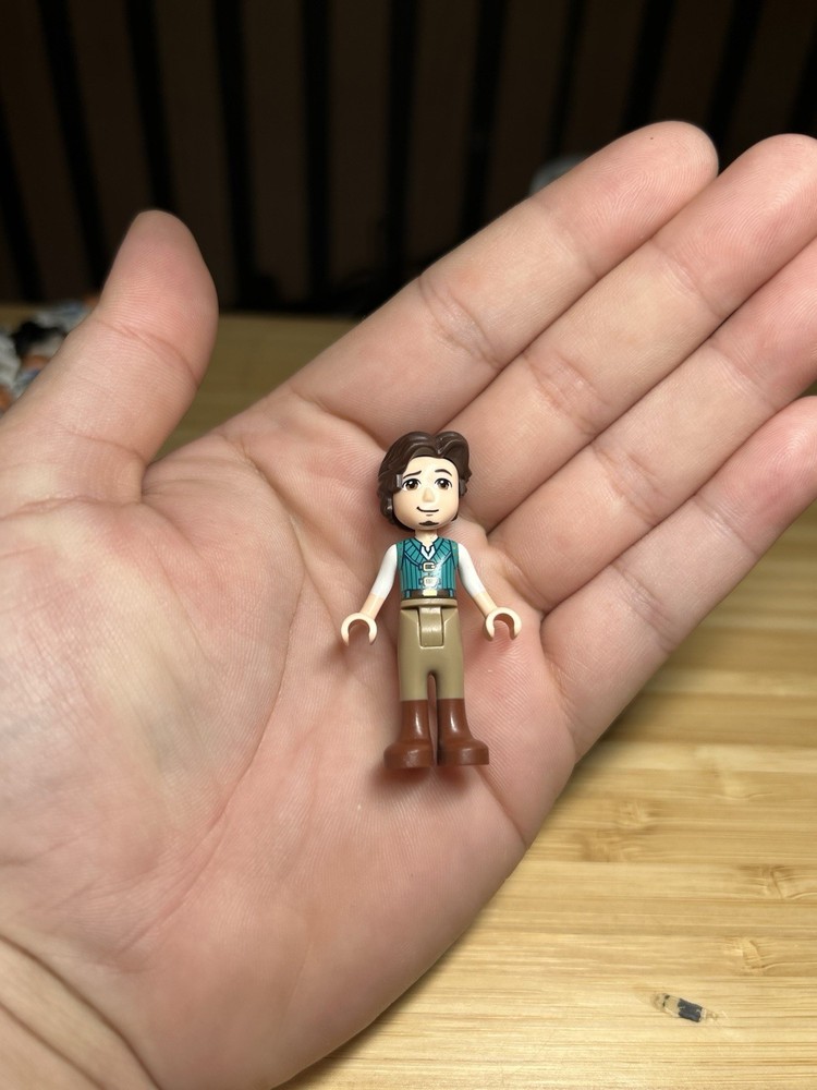 Lego Flynn Rider 43187 Dark Turquoise Vest Tangled Disney Princess Minifigure