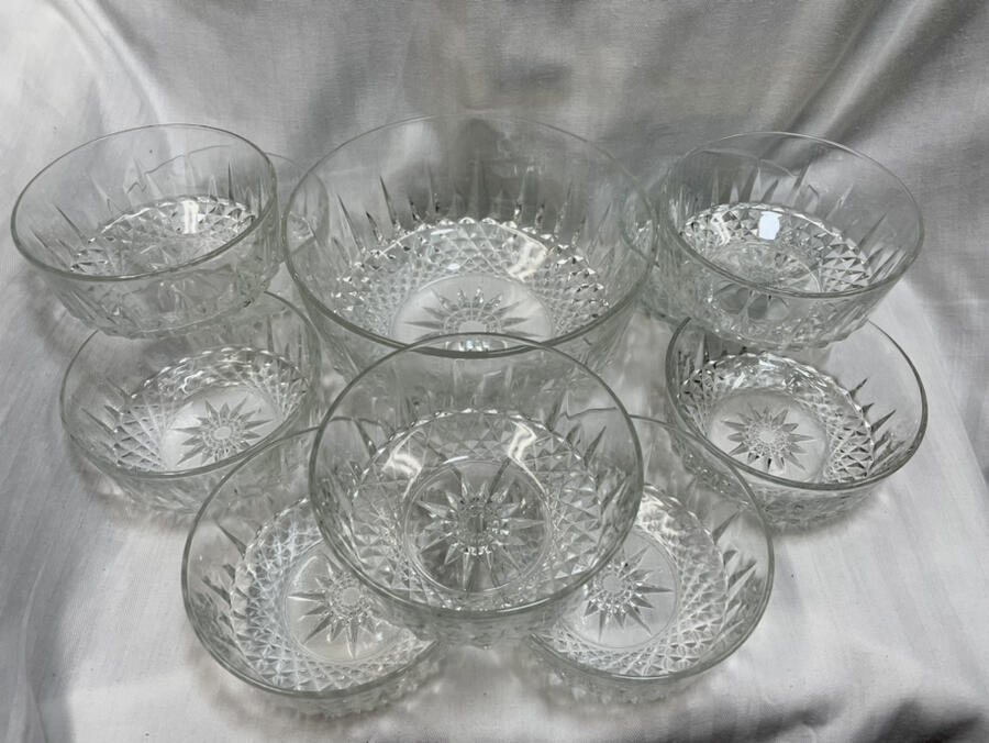 ARCOROC Starburst 1 Salad Serving Bowl and 9 Salad Bowls Excellent Condition