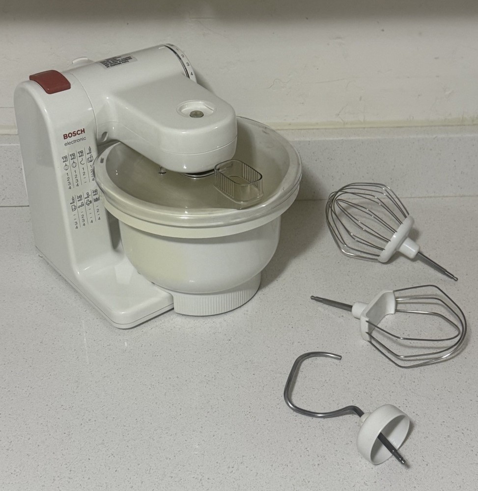 BOSCH Compact Mixer 4 speed #MUM 44 w/mixing bowl lid and 3 mixers Included