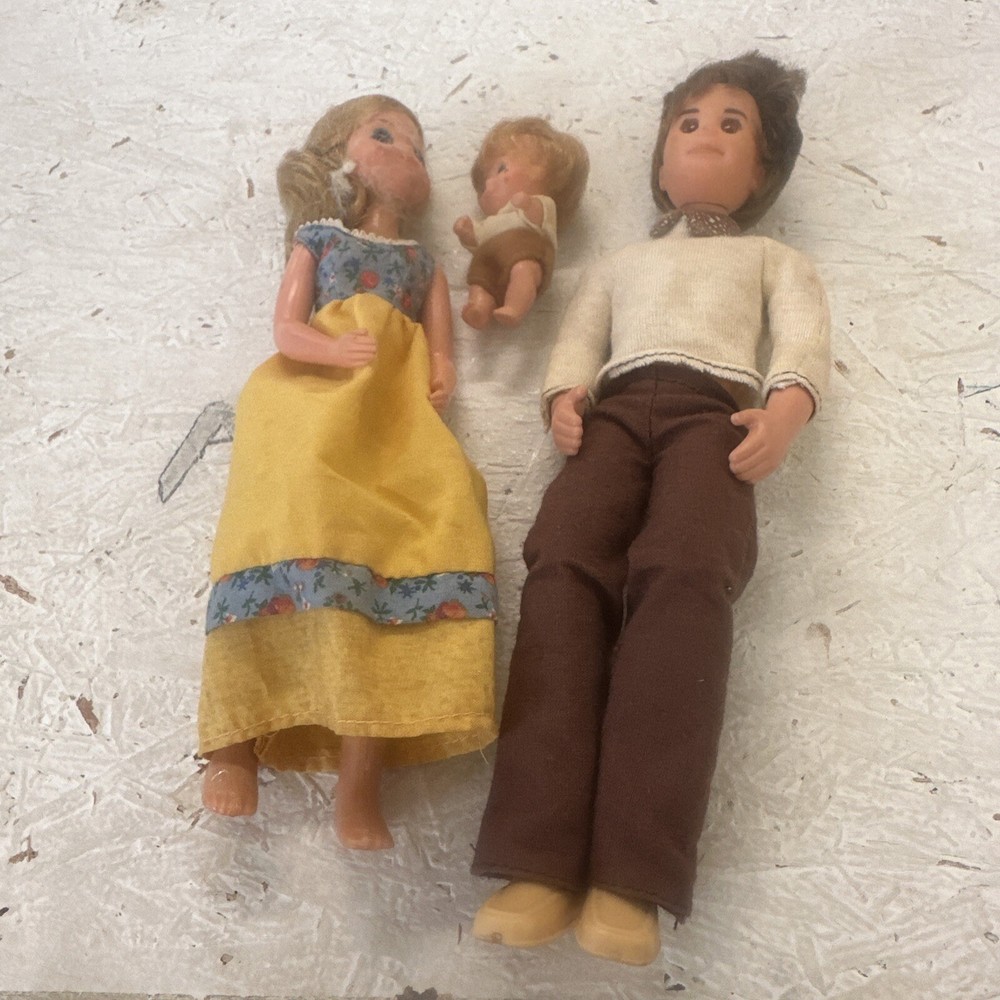 Vintage Sunshine Fun Family with Original Outfits(mom) Missing Shoes