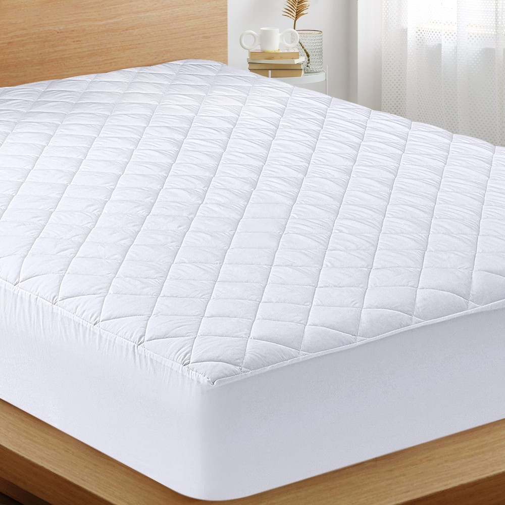 Utopia Bedding Quilted Fitted Mattress Pad Queen Size with Elastic Skirt