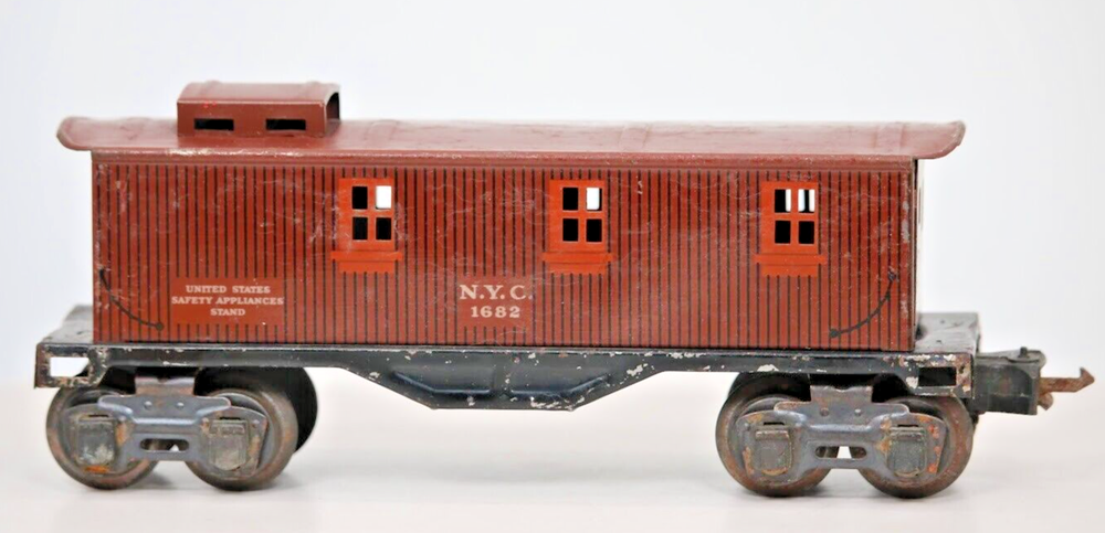 Vintage LIONEL Pre War NYC tin CABOOSE # 1682