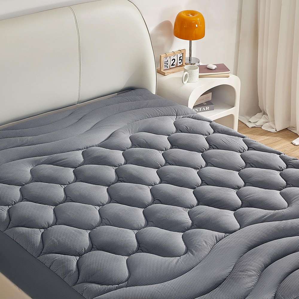 Cooling Mattress Pad - Quilted Fitted Noiseless Mattress Cover, Soft and Fluf...