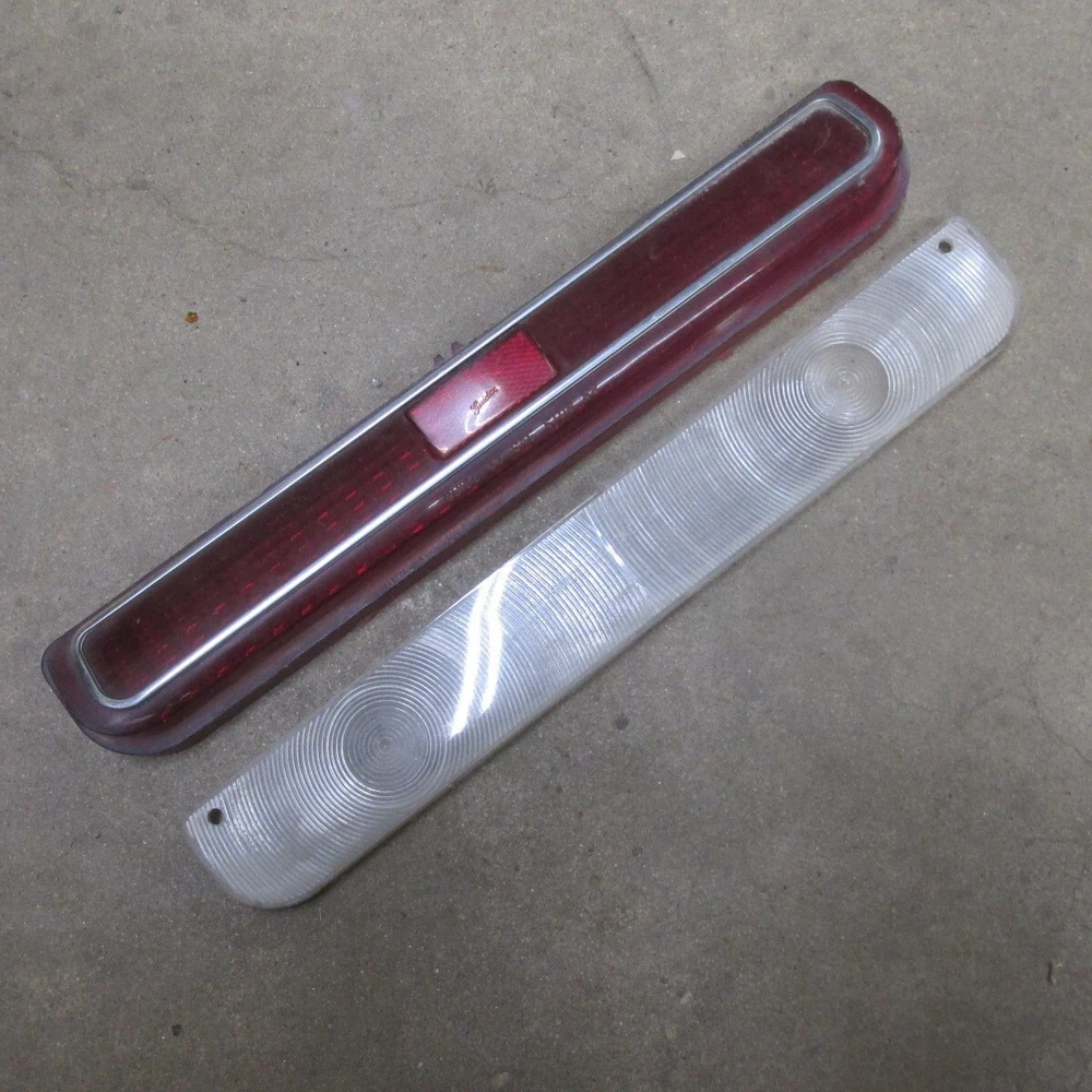 NOS Guide 5959711 1968 Oldsmobile Parking marker Light Lens Guide 33 SAE STD 68