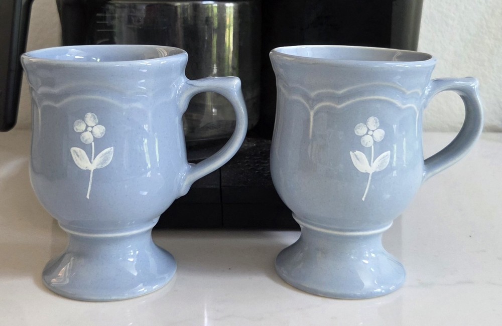 Set Of 2 Vintage Pfaltzgraff Bouquet Pedestal Mugs Blue Stoneware White Flower