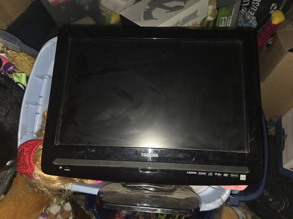 Toshiba LCD HDTV w/ Built-in DVD Player 19LV610U 19 720p- Perfect For RV/Camping