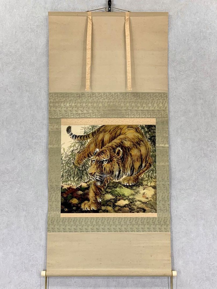 Horie Gyokuho 'Fierce Tiger' - Dynamic Japanese Kakejiku Hanging Scroll with Box