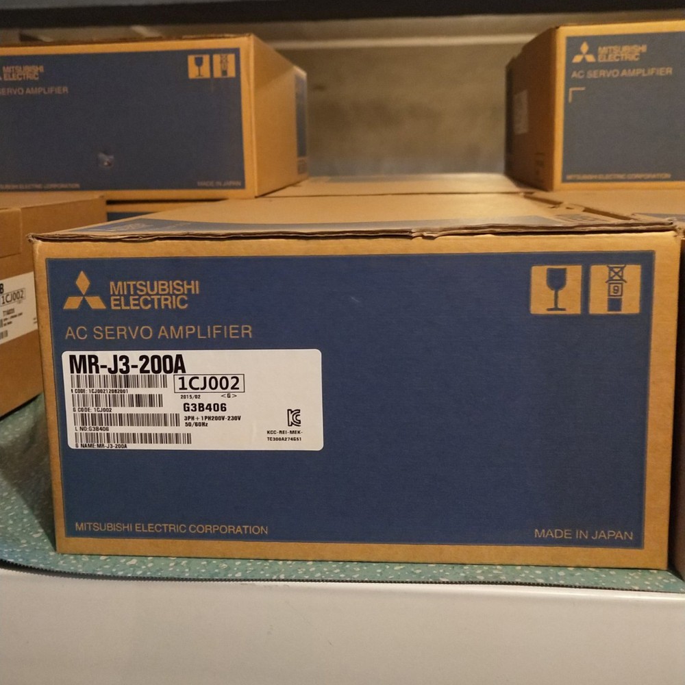 New Mitsubishi in box MR-J3-200A Servo Drive MRJ3200A One year warranty
