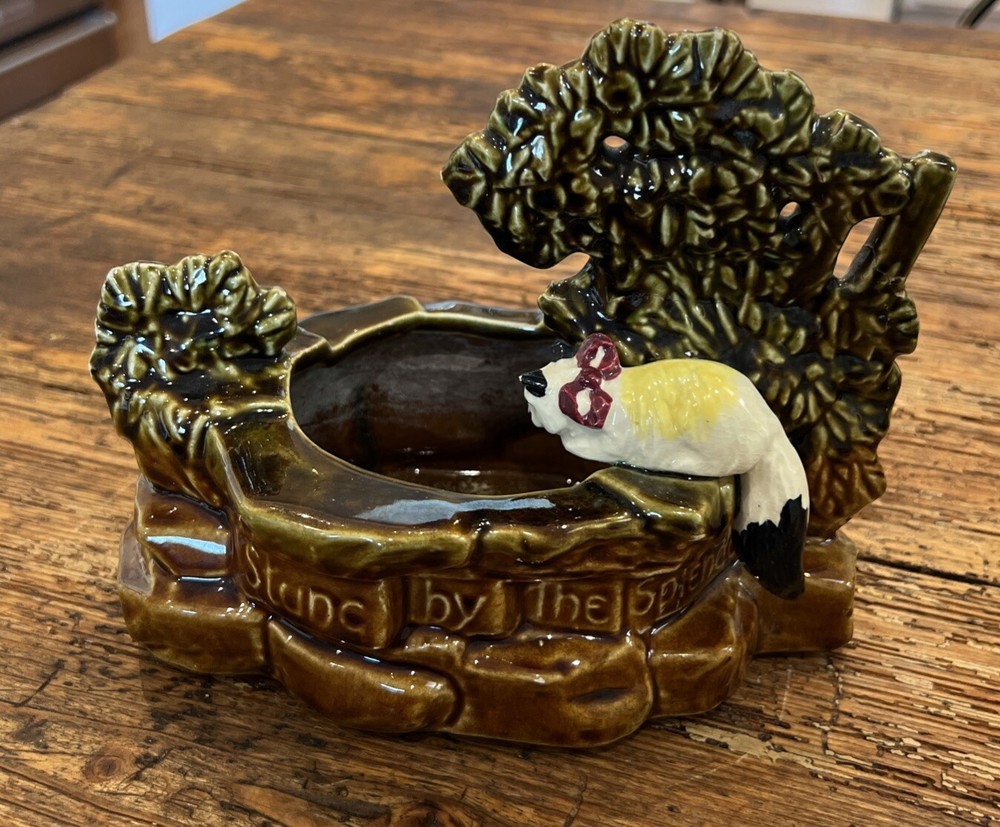 McCOY POTTERY CAT BY THE WELL PLANTER STUNG BY THE SPLENDOR OF A SUDDEN THOUGHT