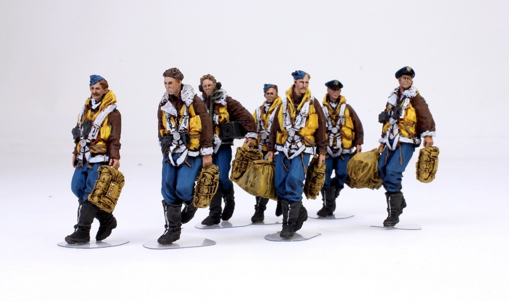 PreSale RAF Bomber Pilots & Crews (07 figures) WW2 1:32 Pro Built Model-image