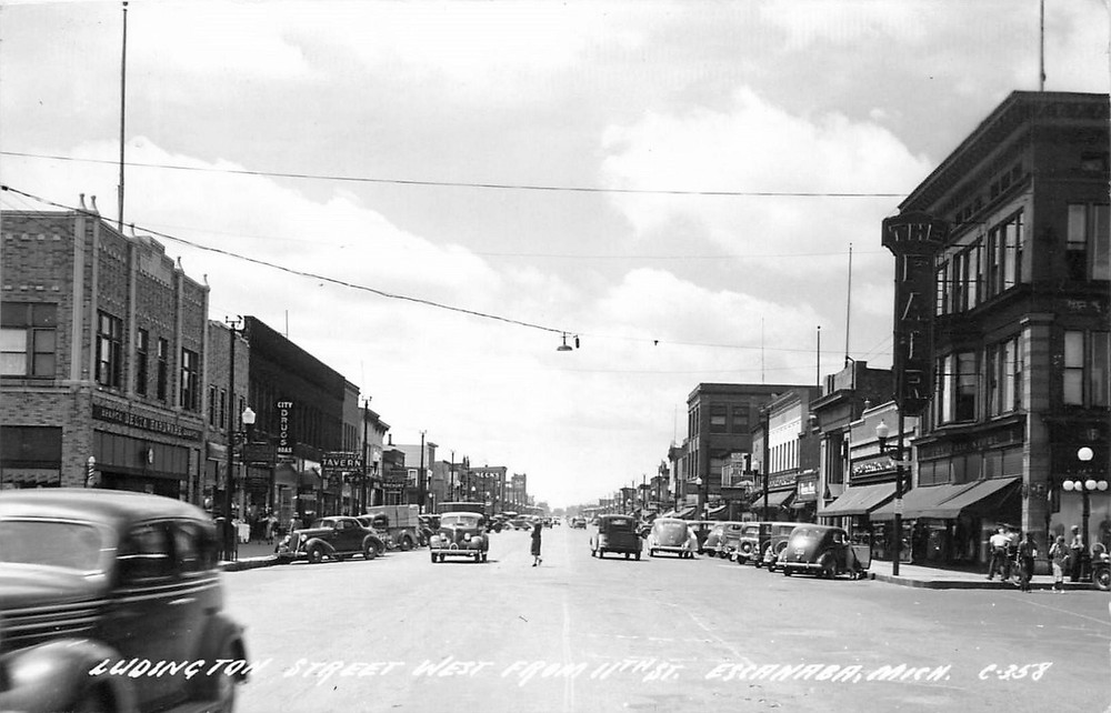 1940s Escanaba Michigan Ludington Street 11th autos people RPPC Postcard 25-8395