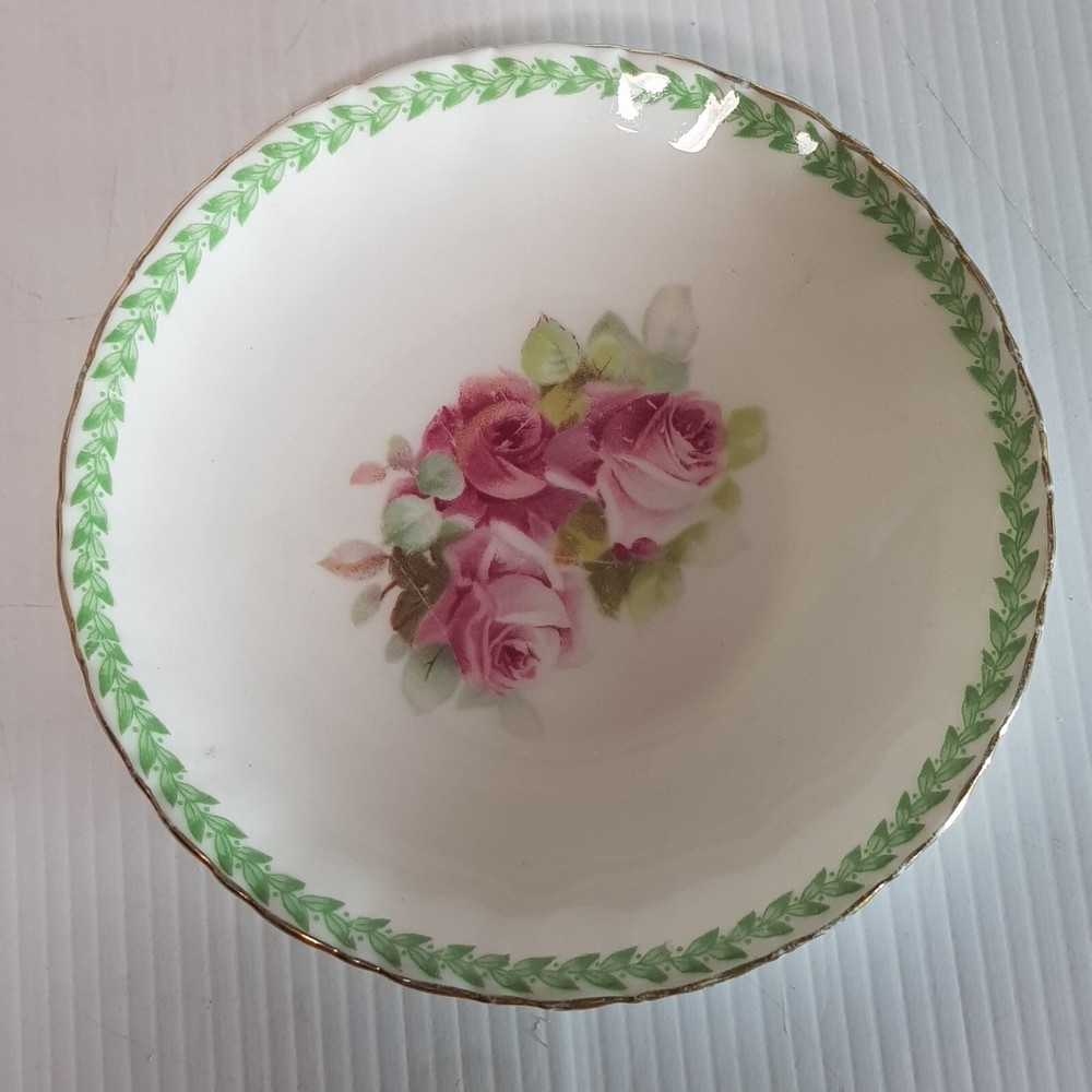 Royal Doulton Small Plate. (10cm)  4735 Herringbone edge roses  Made In England.