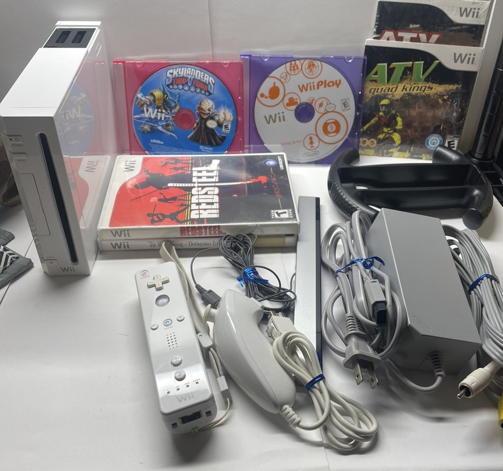 Nintendo Wii ゲーミングコンソール - アクセサリーとゲーム付きホワイトRVL-001