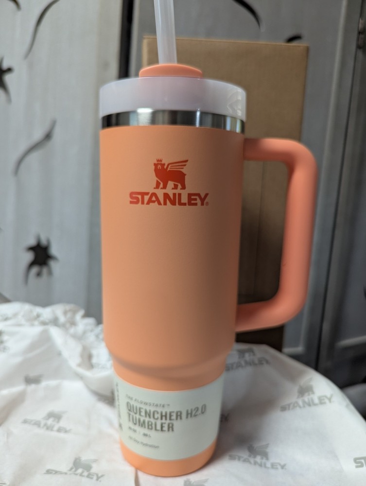 New Stanley cup The New Quencher H2.0 Flowstate Tumbler Nectarine  orange