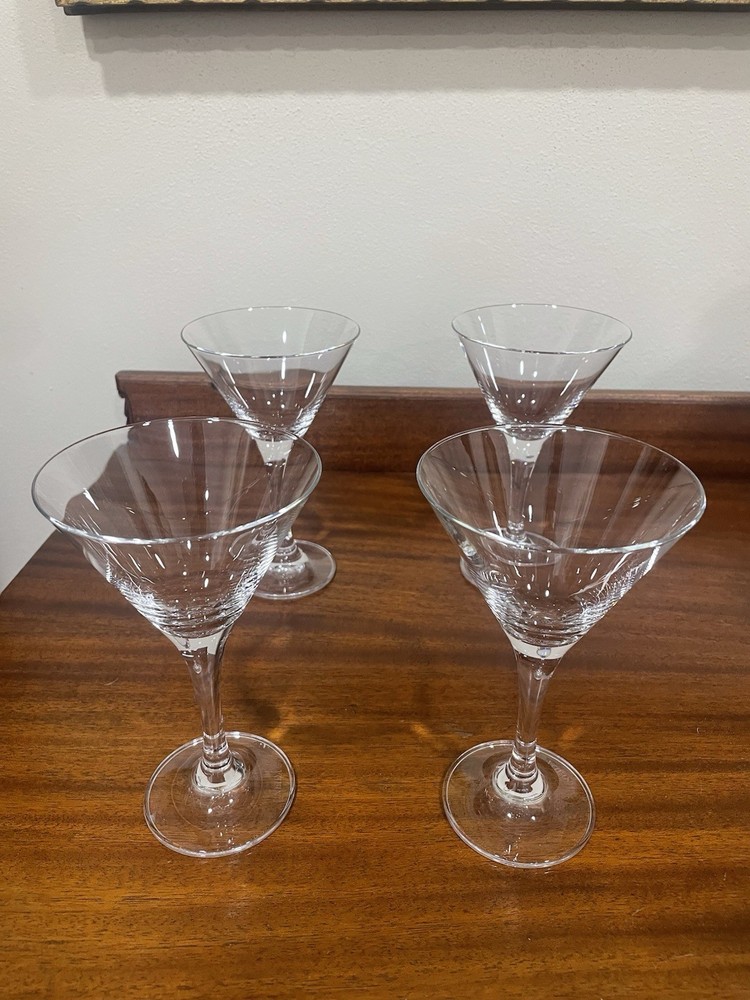4 Oneida Crystal Martini Glasses. 6.75” X 4”.