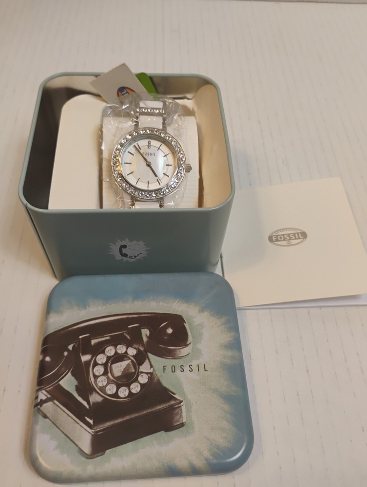 Fossil CE1017 Womens Watch with Pearl Dial and Ceramic Band