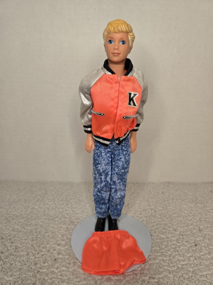 Kevin Basketball Cool Boyfriend of Skipper Mattel Barbie 1992 With Shorts