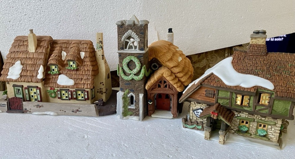 Dept 56 Dickens' Village Cobb Cottage Building 3 House , hand-painted porcelain