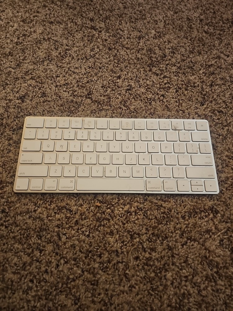 Apple Magic Keyboard White Wireless Bluetooth MLA22LL/A  