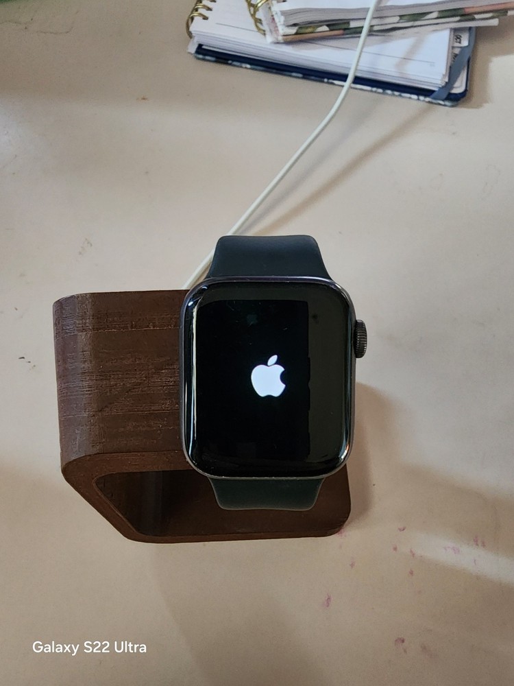 Apple Watch Series 5 (40mm GPS model) Excellent Condition!