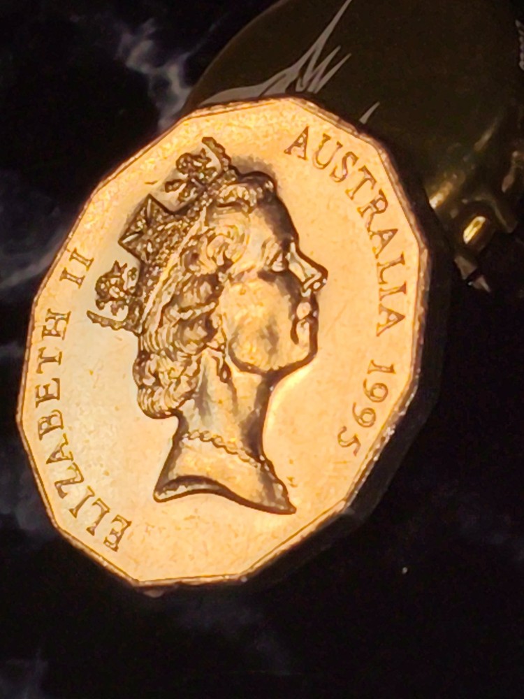 RARE AS HENS TEETH !  I995 AUSTRALIAN 50 CENT- WEARY DUNLOP - CIRCULATED