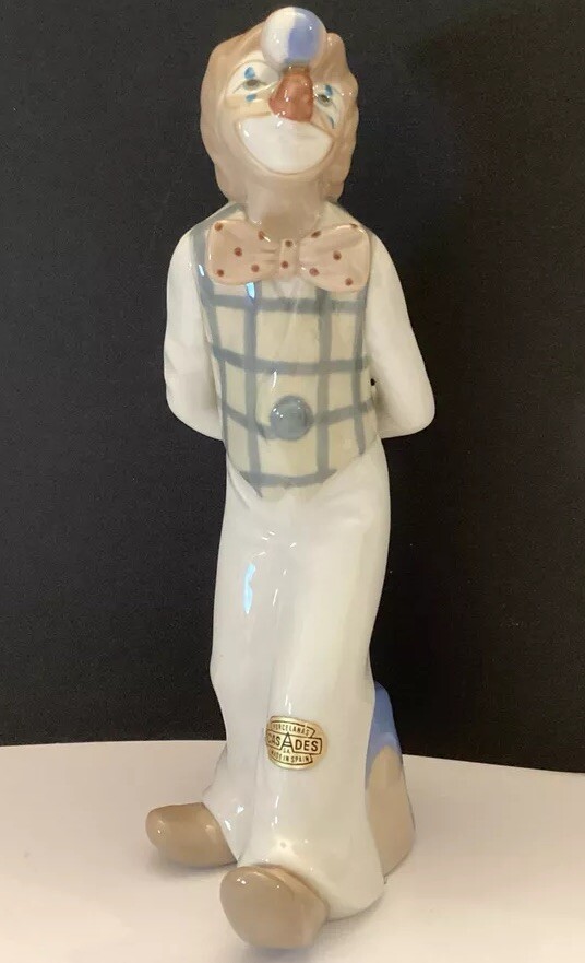 Cascades Circus Clown Figurine Handmade in Spain 9.5 Inch Tall Statue