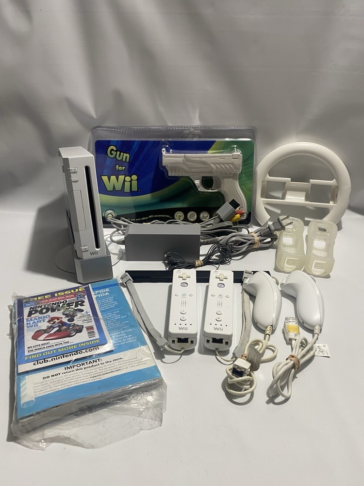 Nintendo Wii RVL-001 Console Bundle w/ 1GB SD Super Mario Bros. 3 & Accessories