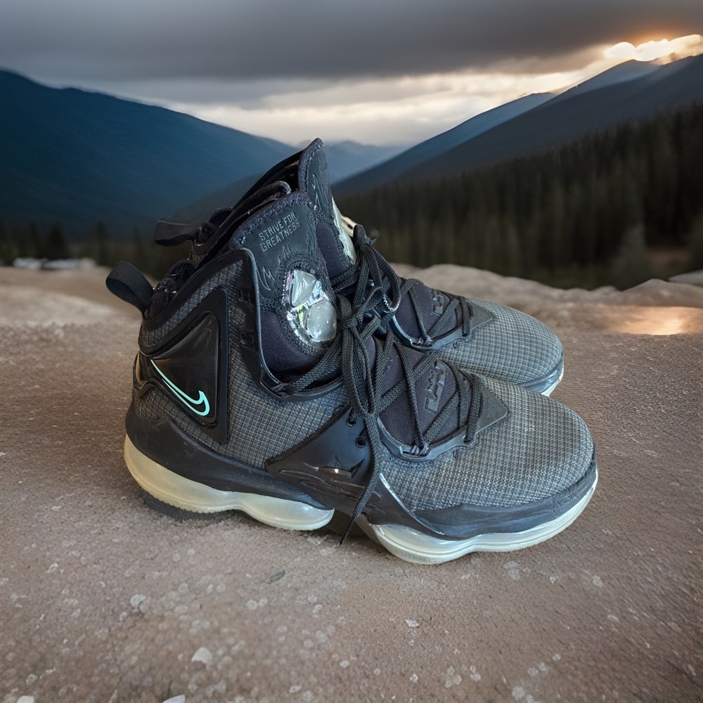 M146) Nike LeBron 19 XIX Black Anthracite/Green Glow CZ0203-003 Men’s Size 11