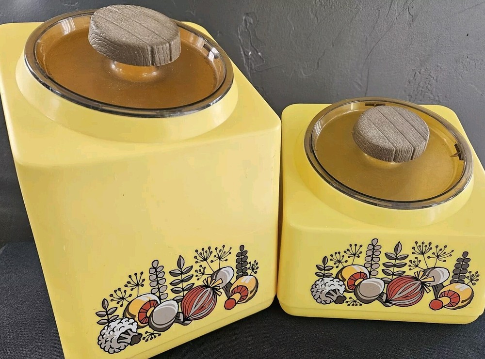 VIntage Rubbermaid 10-Cup  16 Cup Yellow Plastic Canister Vegetables w/Lid  S/2