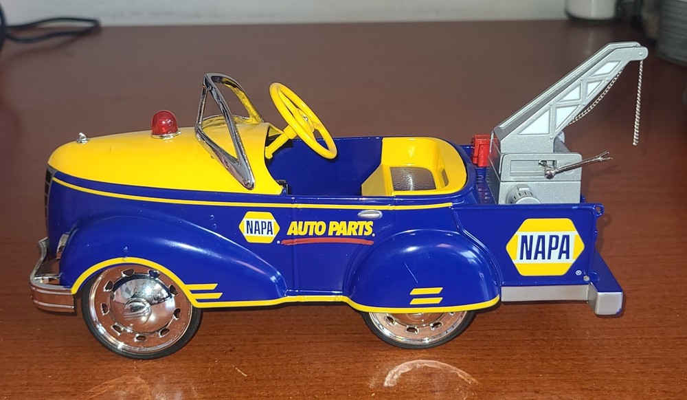 NAPA Auto Parts Diecast Pedal Car Crown Premiums 1940 Gendron Tow Truck 8